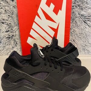 Vintage Nike Triple Black Huarache Sneakers